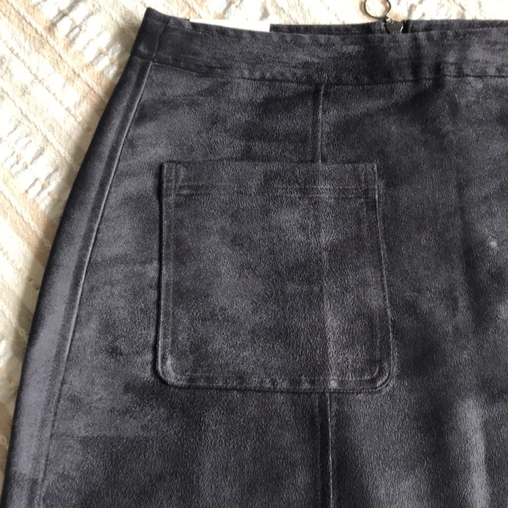 Old Navy, Woman’s size 8 Charcoal Gray Skirt - Picture 2 of 7